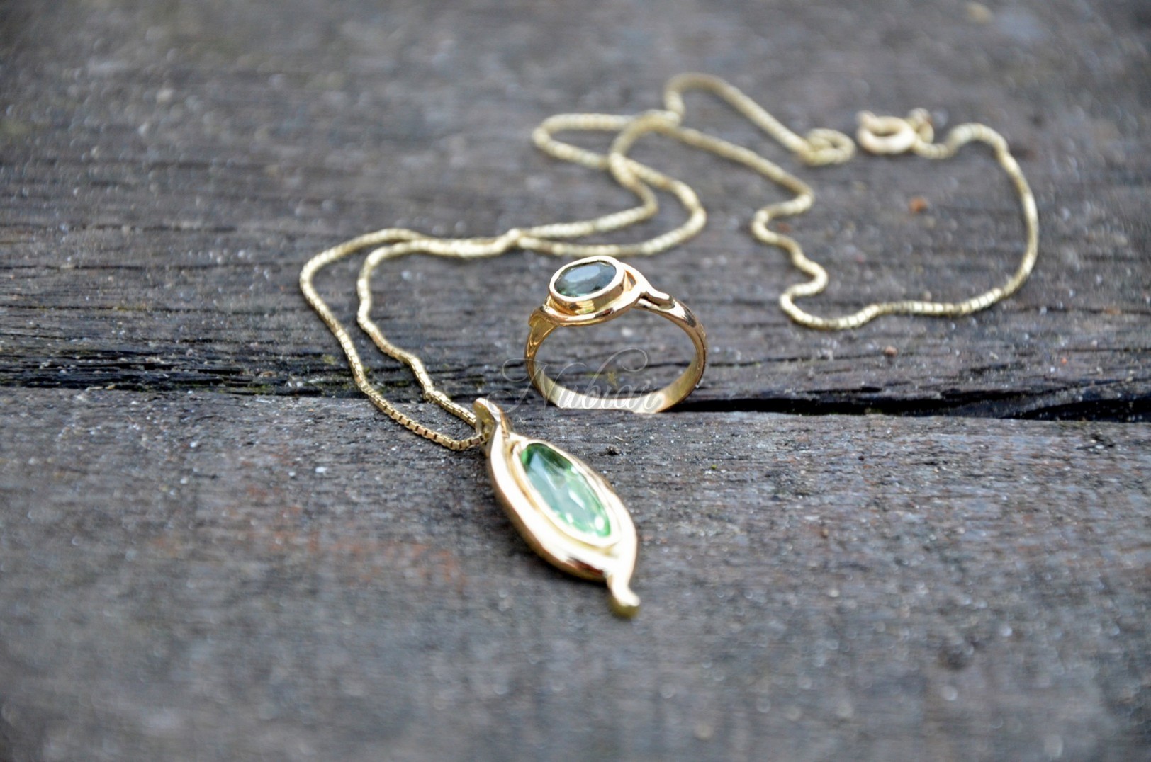 gouden ring met hanger laten maken