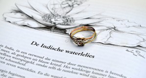 gouden ring met liefdesknoop