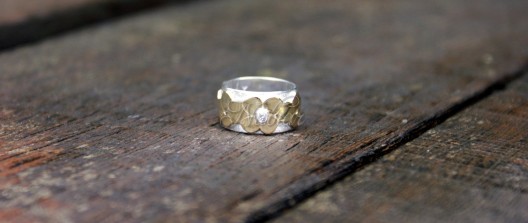 gouden ring met bloemmotief