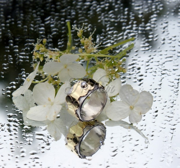 ring met bloemmotief