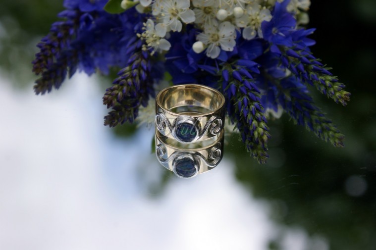 gouden ring met blauwe steen