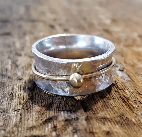 Zilveren ring met gouden ring